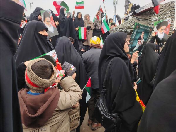 تولد ۴۷ساله‌گی انقلاب ایران در خیابان پانزده خرداد