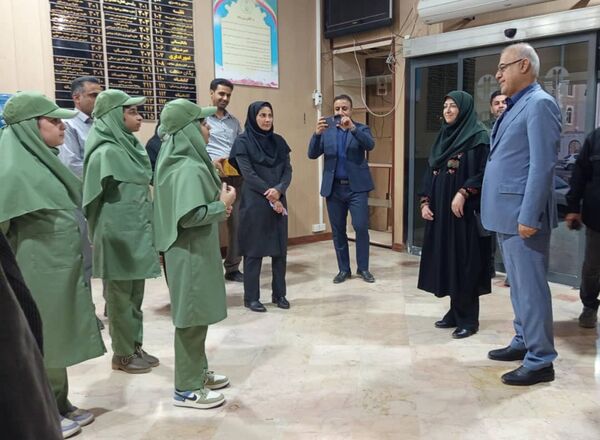 استقبال گرم دانش‌‌آموزان محیط‌بان بندرعباسی از رئیس سازمان حفاظت محیط زیست