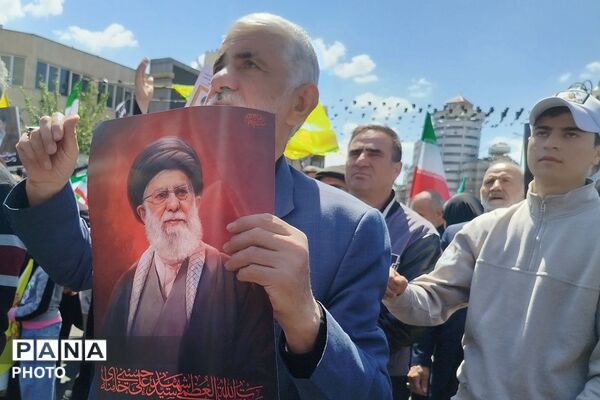 حضور اقشار مختلف مردم تهران در اربعین رهبر شهید انقلاب اسلامی 
