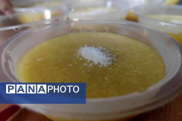 پخت شله زرد نذری در دبیرستان شاهد شهید قاسم سلیمانی