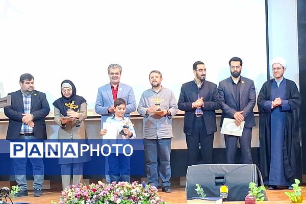 تجلیل از برگزیدگان جشنواره بزرگ جوانه در مجتمع آموزشی و فرهنگی علوم پزشکی شیراز 