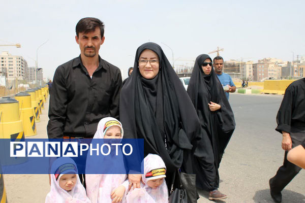 جلوه‌های زیبای انس و همدلی در خدمت به ارادتمندان سیدالشهدا(ع)