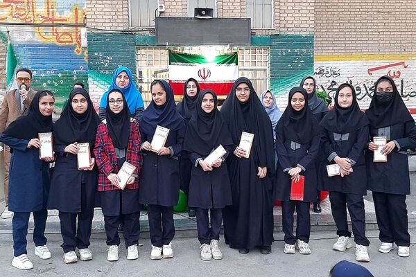 برگزاری جشن پرشور روز دانش آموز در دبیرستان شهدای هسته‌ای