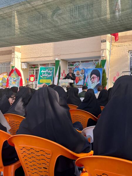 بزرگداشت هفته پدافند غیر عامل در دبیرستان شاهد هاجر