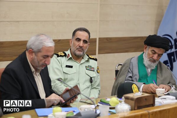 نشست بررسی برگزاری تجمعات مردمی در همدان