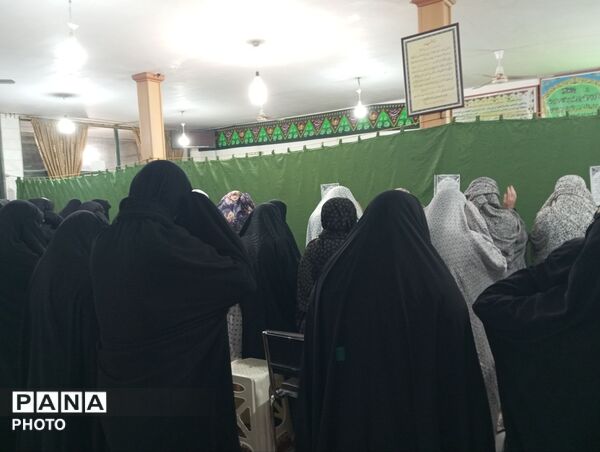 اقامه نماز جماعت همراه با افطاری در مسجد ابوالفضلی نیشابور 