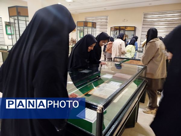 بازدید دانش آموزان دبیرستان نمونه اندیشه از موزه آرامگاه مدرس 