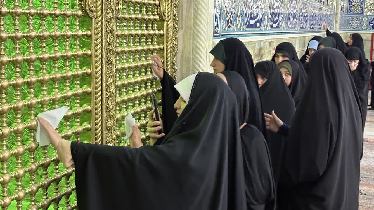 آیین غبارروبی حرم حضرت معصومه(س) با حضور بانوان طلبه
