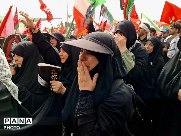 وداع پرشور نوجوانان با آقای شهید ایران 