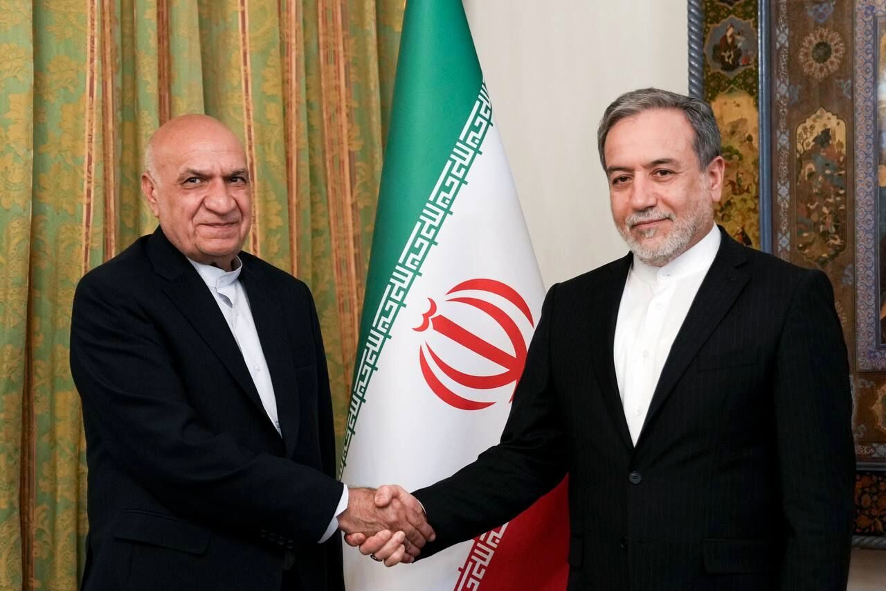 دیدار سفیر جدید تهران در پیونگ یانگ با عراقچی