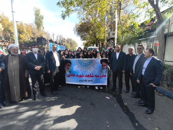  از قاب نگاه نوجوان تا فریاد «مرگ بر استکبار»
