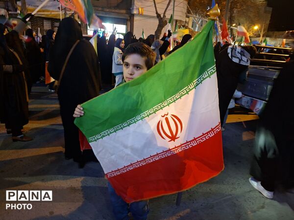 تجمع فرهنگیان و دانش‌آموزان اهری در آستانه چهلم رهبر شهید و شهدای دانش‌آموز میناب