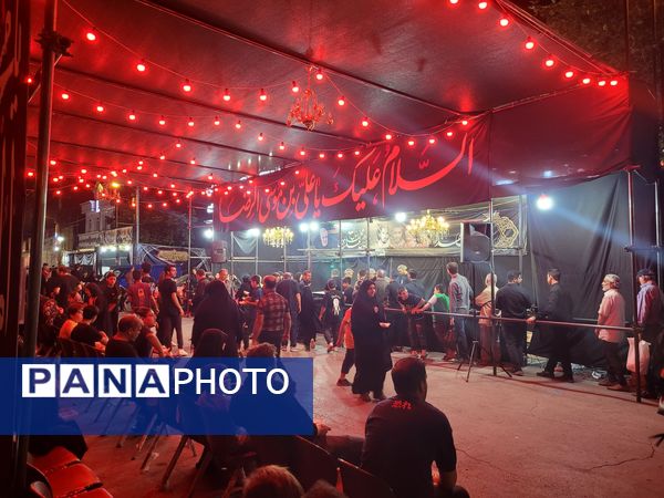 خدمت‌رسانی به زائران دهه آخر ماه صفر در ایستگاه‌های صلواتی موکب‌های مشهد