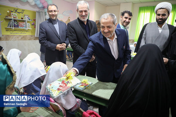 آیین تجهیز ۴۰۰۰ کتابخانه کلاسی با حضور وزیر آموزش و پرورش