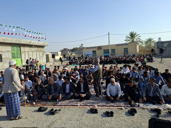 جشن پرشور دهه فجر انقلاب اسلامی در محله ولی عصر سندرک 