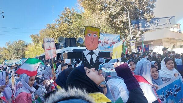 راهپیمایی 13 آبان با حضور حداکثری دانش آموزان در شهرستان نیشابور 