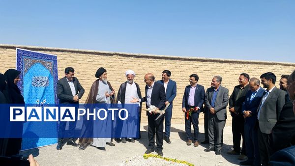 کلنگ‌زنی نمازخانه در مدرسه برکت علیاشهر 