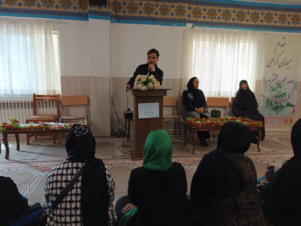 کارگاه آموزشی، برای اولیا دانش‌آموزان در اردبیل