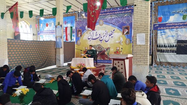 محفل انس قرآن به مناسبت نیمه شعبان و دهه فجر در مسجد جامع حاجی‌آباد 