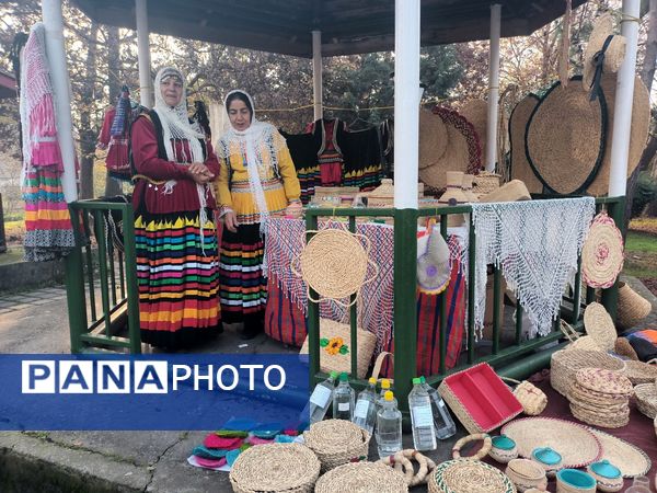 نمایشگاه دست سازه‌ها، نمایش حضور سوادآموزان