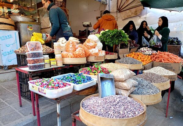 حال و هوای بازارهای کاشمر در آستانه شب یلدا