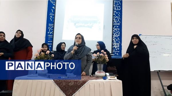  جلسه انجمن اولیا و مربیان در دبیرستان فرهنگیان ناحیه ۷مشهد 