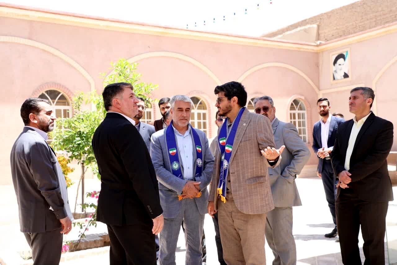 بازدید استاندار یزد از سازمان دانش‌آموزی استان یزد