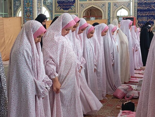 نماز جمعه شهر بن با حضور خانواده بزرگ آموزش و پرورش 