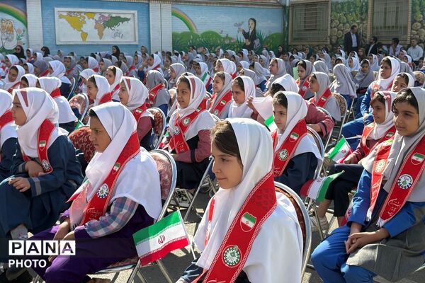 تبلور معنویت و انسانیت در جشن عاطفه‌ها دبستان دخترانه حضرت صدیقه(س) ملارد