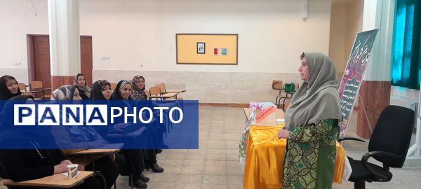 انتخابات اعضای انجمن اولیا و مربیان در دبیرستان فرزانگان استعداد درخشان ملارد