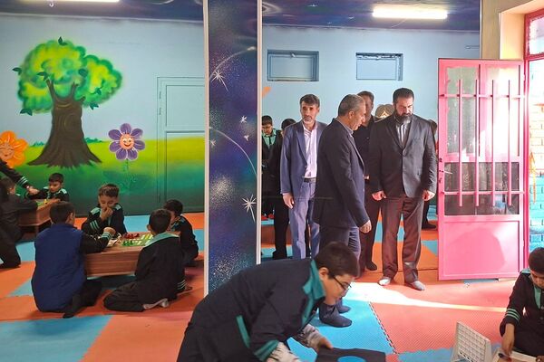 بازدید معاون تربیت بدنی و سلامت اداره کل از اتاق بازی و یادگیری دبستان شاهد شهید قدوسی 