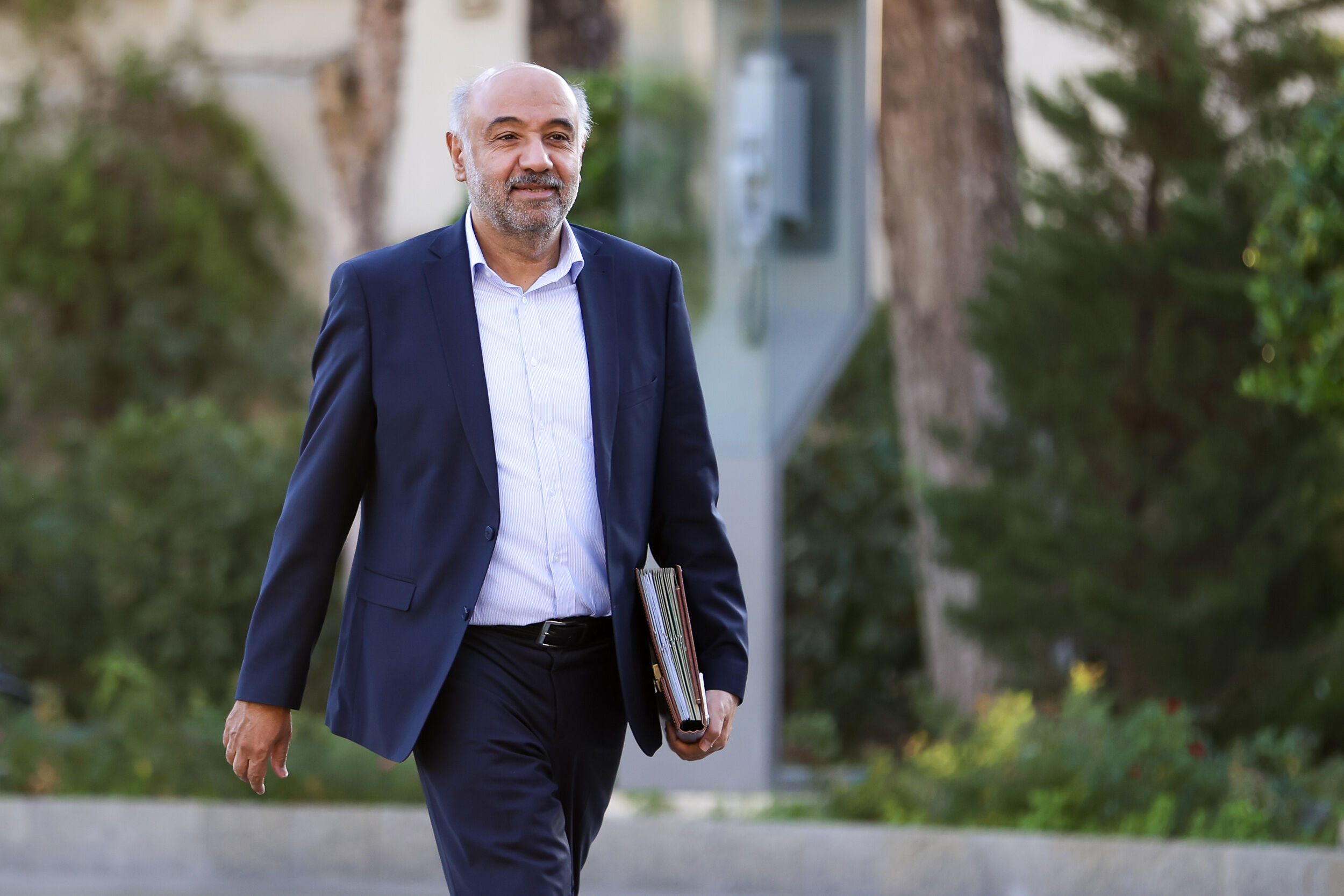 هیچ هنرآموز هنرستانی در ایران یا جهان بیکار نمی‌ماند