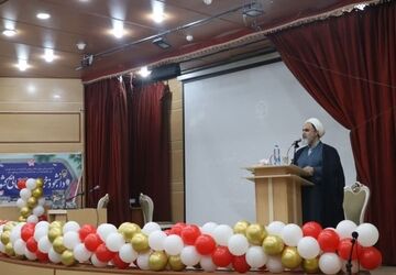 دانشجو باید تحلیلگر، بیدار و چشم باز جامعه باشد