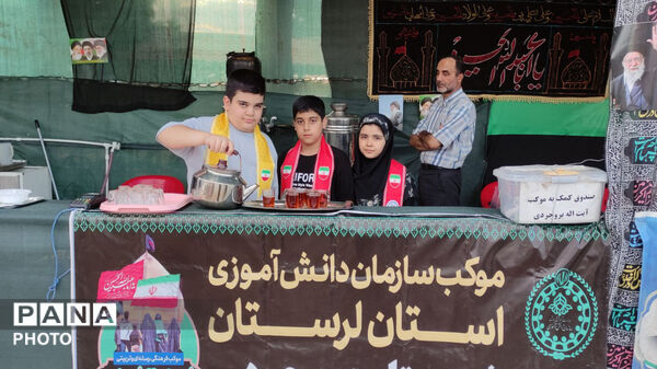 استقبال از زائران اربعین و برپایی موکب دانش‌ آموزی شهرستان بروجرد