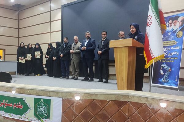 درخشش خلاقیت دانش آموزان قدسی در نمایشگاه دستاوردهای فناورانه و پژوهشی
