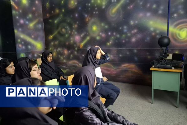 دانش‌آموزان دبیرستان ساره در پژوهشسرای فرهنگ مهارت‌های علمی را تجربه کردند