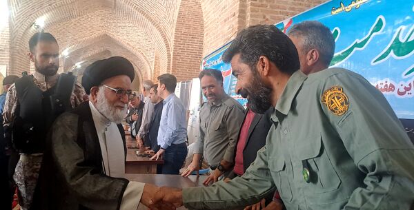 میز خدمت اداره‌های شهرستان نیشابور در جمعه خشم و نصر 