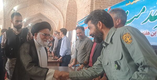 میز خدمت اداره‌های شهرستان نیشابور در جمعه خشم و نصر 