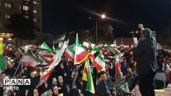 تجمع شبانهٔ شهروندان در پنجاه‌ونهمین شب یادبود در بلوار فضل