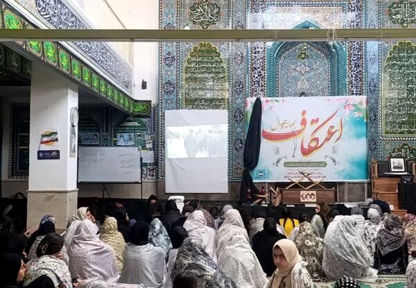 شور معنوی اعتکاف دانش‌آموزی در دامغان