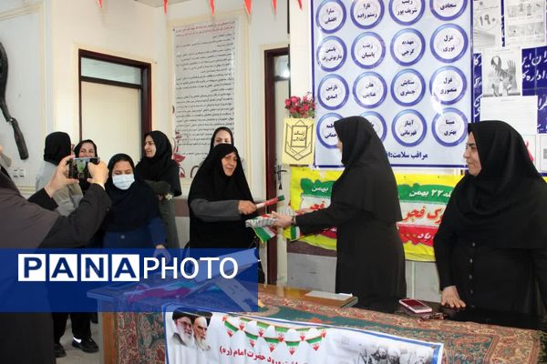 نواخته شدن زنگ انقلاب در هنرستان فاطمه زهرا ( س) گچساران