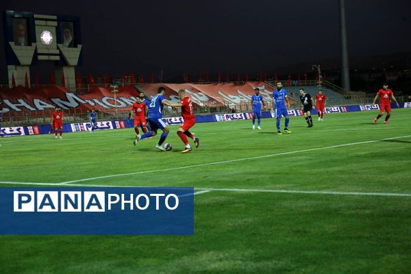 بازی تراکتور و استقلال در تبریز