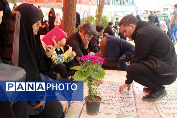 مراسم تحویل سال در گلزار شهدای قم