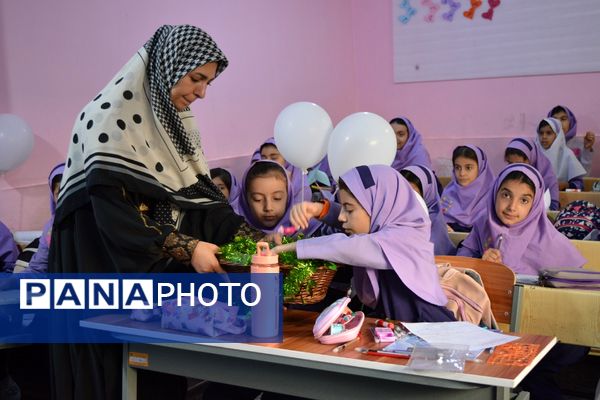 جشن میلاد حضرت زینب(س) با حضور مادران پرستار در دبستان علویان بهارستان‌دو