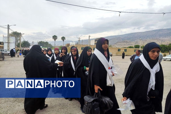 استقبال از دانش‌آموزان شرکت کننده در مسابقات قرآن، عترت و نماز در شهرستان چرام