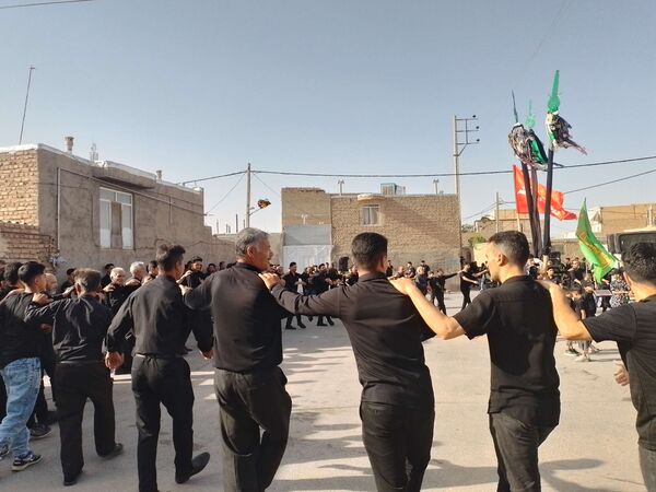 برگزاری مراسم عزاداری سنتی ( حسن - حسین ) در روستای نقاب شهرستان خلیل آباد