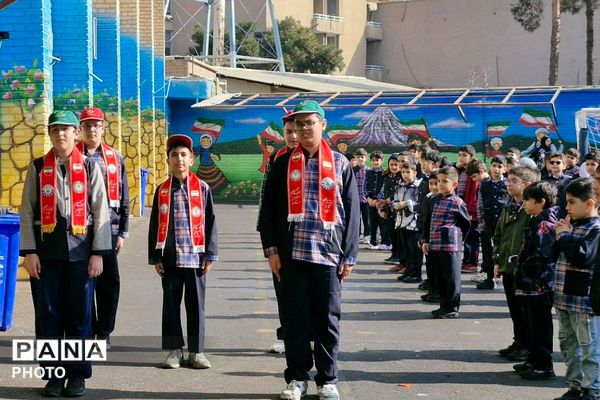 آیین سپاس مربی در دبستان شهید قلنبر ناحیه دو شهرری 