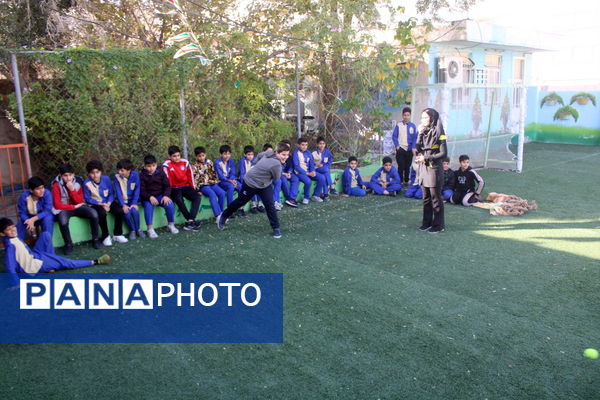 مسابقات بومی محلی در مدرسه شجاعی فر شهرستان بوشهر