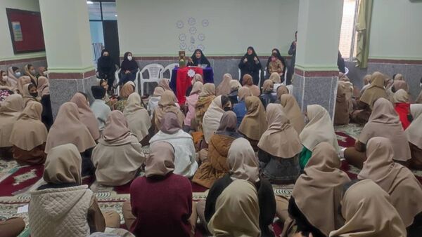 گرامیداشت روز مادر در دبیرستان حضرت آسیه (س)  