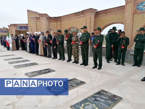 آیین عطر افشانی مزار شهدا در شهرستان فاروج